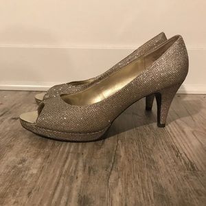 BANDOLINO Womens 9½M Platform Heels Open Toe